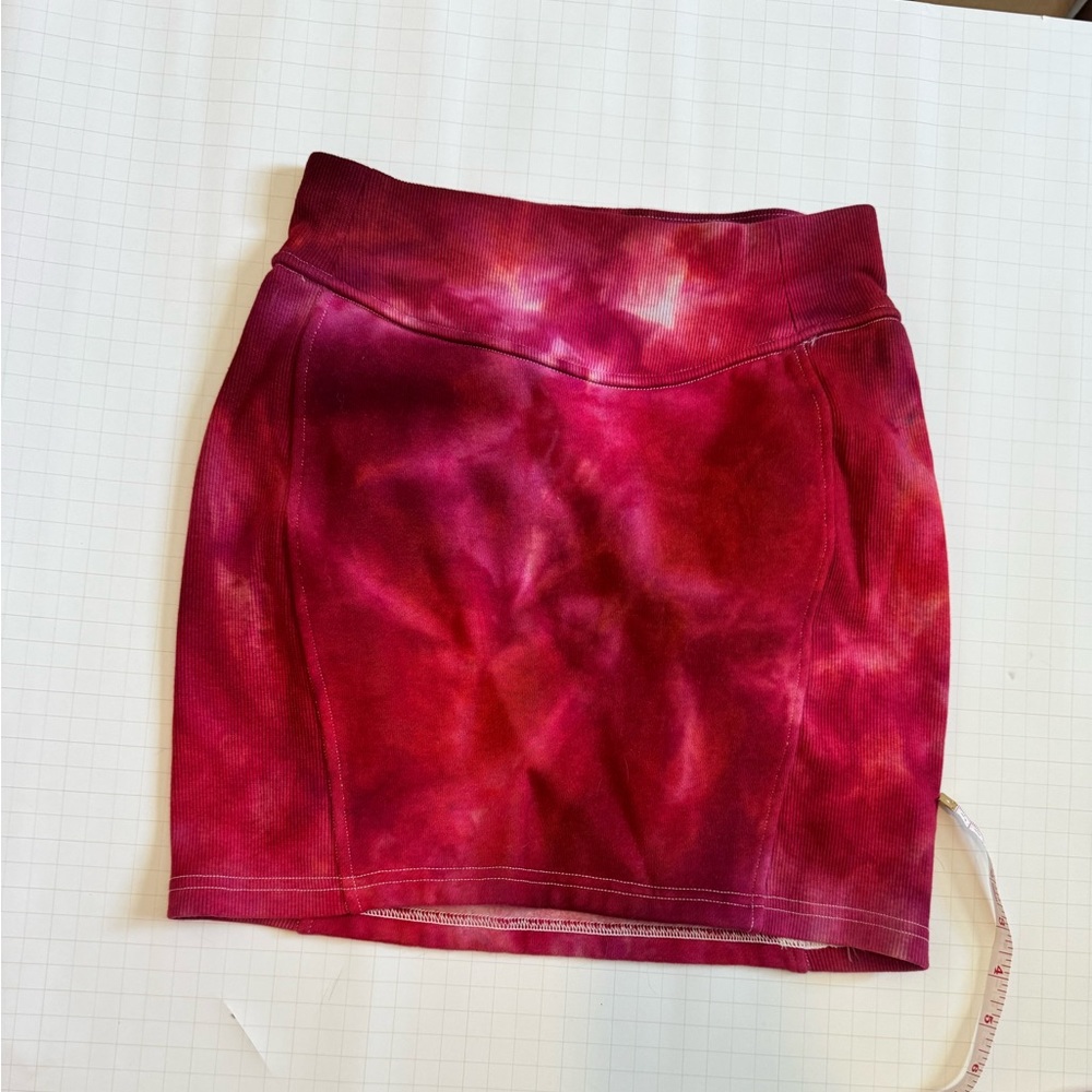 Lululemon Athletica Pink Hand Tie-Dye Scuba Mini Skirt